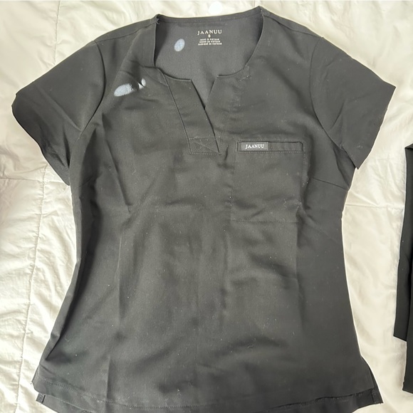 JAANUU Andra Slim Scrub Top - Picture 2 of 4